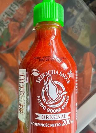 Соус Шрирача Sriracha Hot Chilli Sauce Flying Goose Brand 200m...