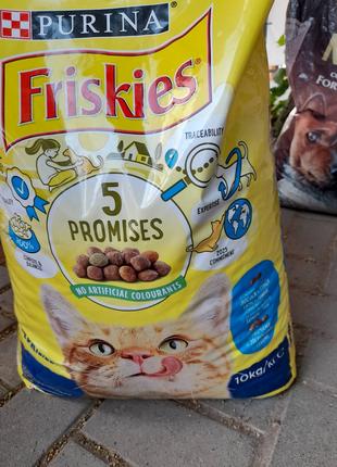Сухий корм для стерилізованих котів Фріскіс Friskies 880 грн 10кг