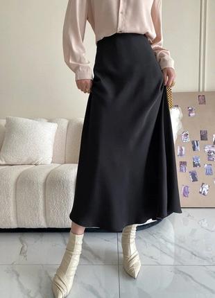 Красивая шелковая юбка длиной миди черный