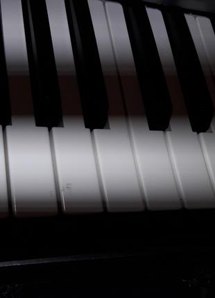 Клавишный инструмент YAMAHA PSR-E403