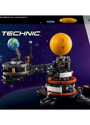 Конструктор LEGO Technic Земля та Місяць на орбіті (42179)