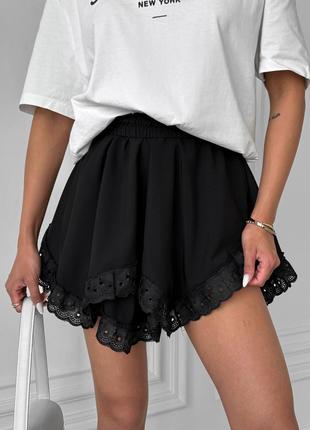 Модная юбка расклешенная с воланом из кружева по низу черный