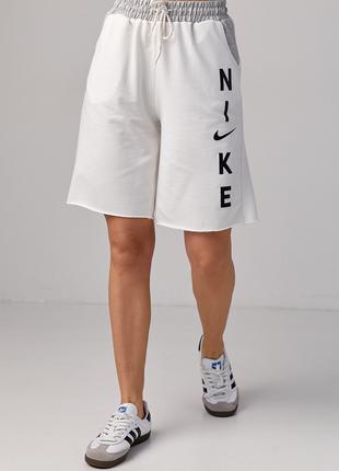 Женские трикотажные шорты с надписью Nike - молочный цвет, L
