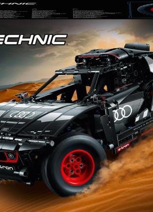 Конструктор LEGO Technic Audi RS Q e-tron (42160)