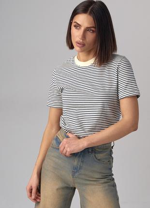 Трикотажная женская футболка в тонкую полоску - молочный цвет, M