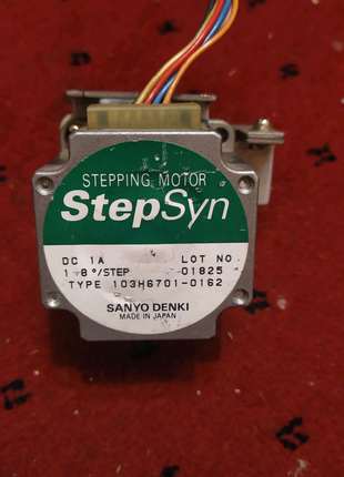 Крокові двигуни STEP SYN Sanyo denki.