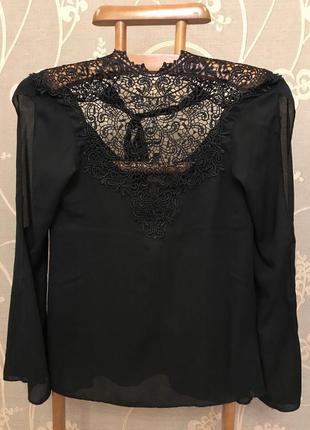 Нереально красивая и стильная брендовая блузка чёрного цвета.