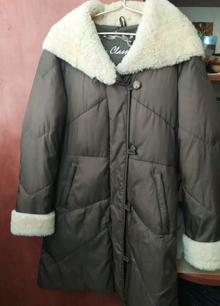 Зимнее пуховое пальто  с цегейкой 46 размера