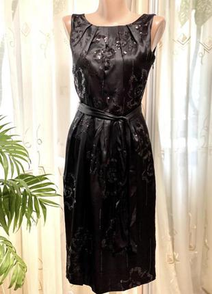 Чёрное классическое платье из шёлка с вышивкой мелкой блестяще...