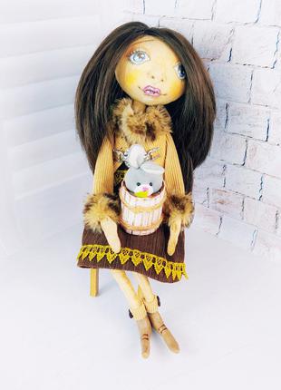 Авторская текстильная кукла Брюнетка с зайчиком.