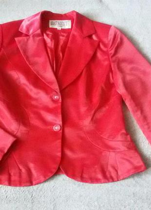 Нарядный красный пиджак 46р.