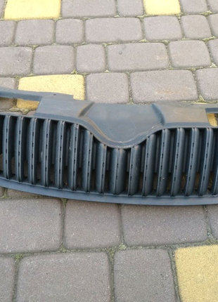 Решотка радіатора радиатора skoda fabia 2 roomster 5j0853668