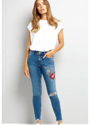 Рваные джинсы с вышивкой jenna new look