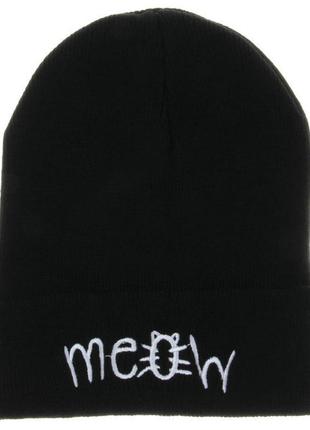 Черная шапка с надписью 2008