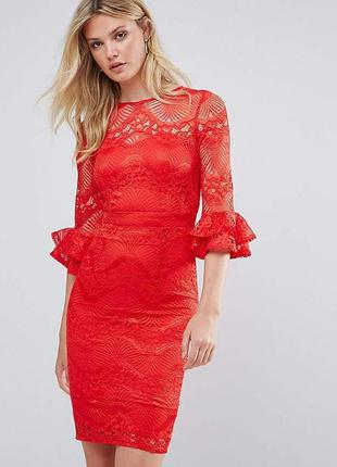 Новое красное платье с красивым рукавом