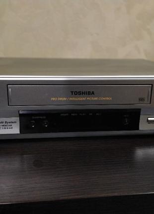 Пишущий видеоплеер VHS TOSHIBA VCP-C10