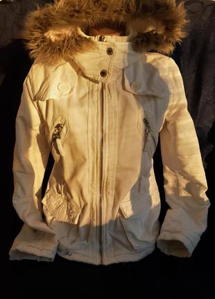 Куртка снежно-белая парка с капюшоном коттоновая
