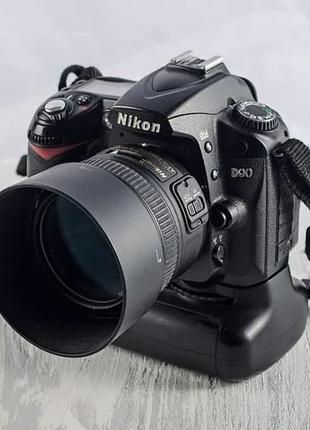 Зеркальный полупрофессиональный фотоаппарат камера Nikon D90 боди