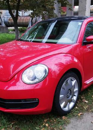 234 Volkswagen New Beetle красный