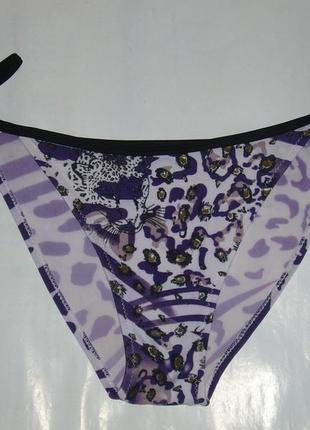 Раздельный бело-фиолетовый купальник с принтом
