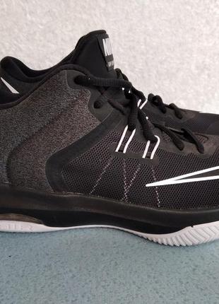 nike air versitile 2