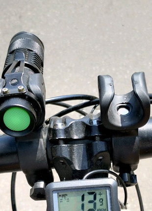 Крепление крепёж для фонарика на велосипед самокат поворот 360"