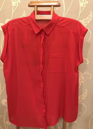 Очень красивая и стильная брендовая блузка красного цвета.