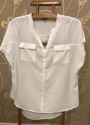 Очень красивая и стильная брендовая блузка белого цвета...100%...