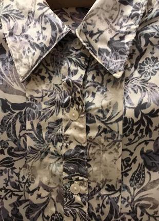 Нереально красивая и стильная брендовая блузка в узорах.