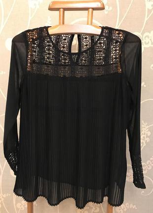 Нереально красивая и стильная брендовая блузка чёрного цвета.