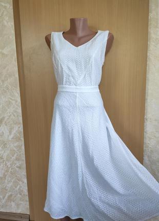 Біле красиве фактурне плаття міді