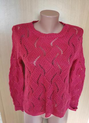 Малиновый красный вязаный свитер в дырочку