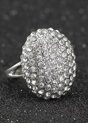 Уценка! красивое круглое кольцо с камнями