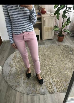 Пудровые розовые укороченные джинсы узкие брюки бриджи от deni...