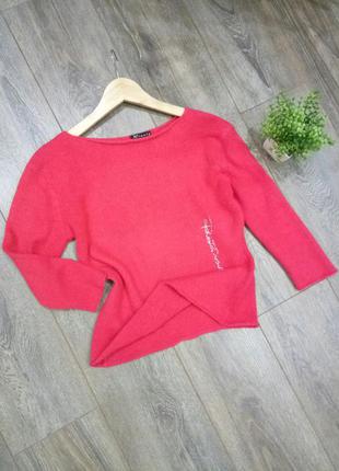 Красный свитер ангора ровная вязка