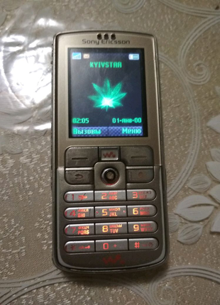 Телефон Sony Ericsson W700i
