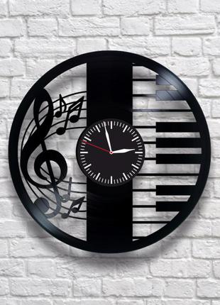 "музыка и ноты" - настенные часы из виниловых пластинок. уника...