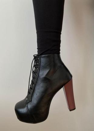 Ботильйони чорні на товстому каблуці - модні, зручні черевики