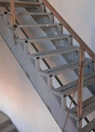 Лестница металлическая под зашивку