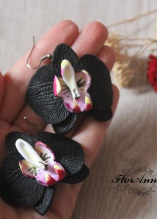 Черные серьги с цветами "орхидеи с росписью"