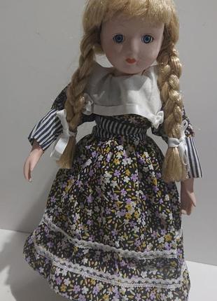 Фарфоровая винтажная кукла из германии.