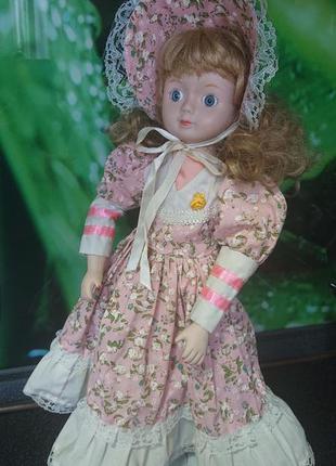 Фарфоровая винтажная кукла из германии.