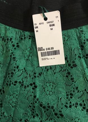 Очень красивая и стильная кружевная юбка зелёного цвета.