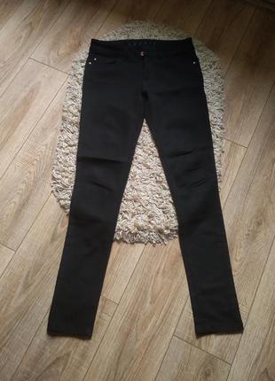 Фирменные джинсы черные