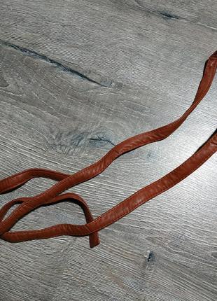 Рыжий коричневый кожаный пояс веревка