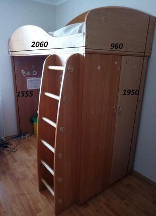 Шкаф и кровать чердак