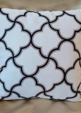 Декоративная белая  наволочка 35*35 см с  плотной ткани