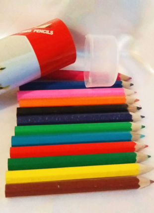 Олівці кольорові 12 кольорів в металевому пеналі