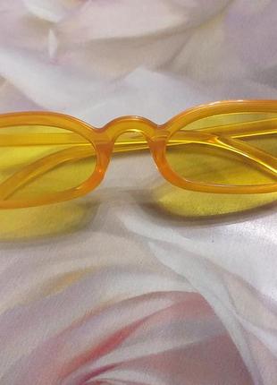 Жёлтые узкие ретро очки