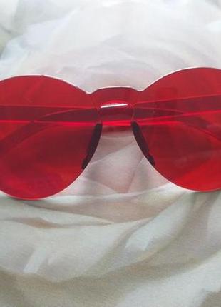 Большие красные солнцезащитные очки